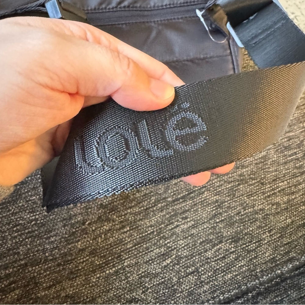 Lole Black quilted Crossbody Bag with hand warmer compartment - Picture 7 of 13